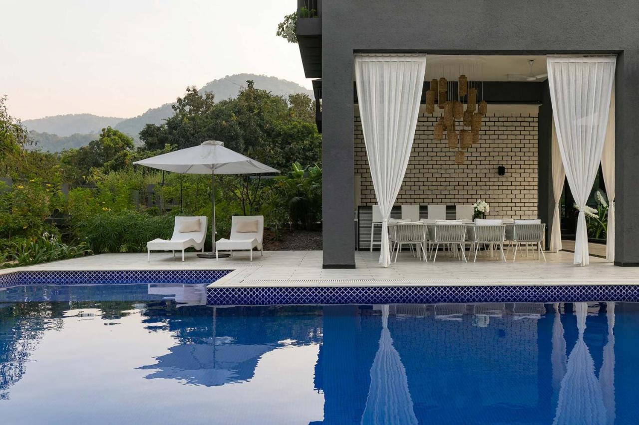 Stayvista At The Charcoal Villa Luxury Collection Alībāg Εξωτερικό φωτογραφία