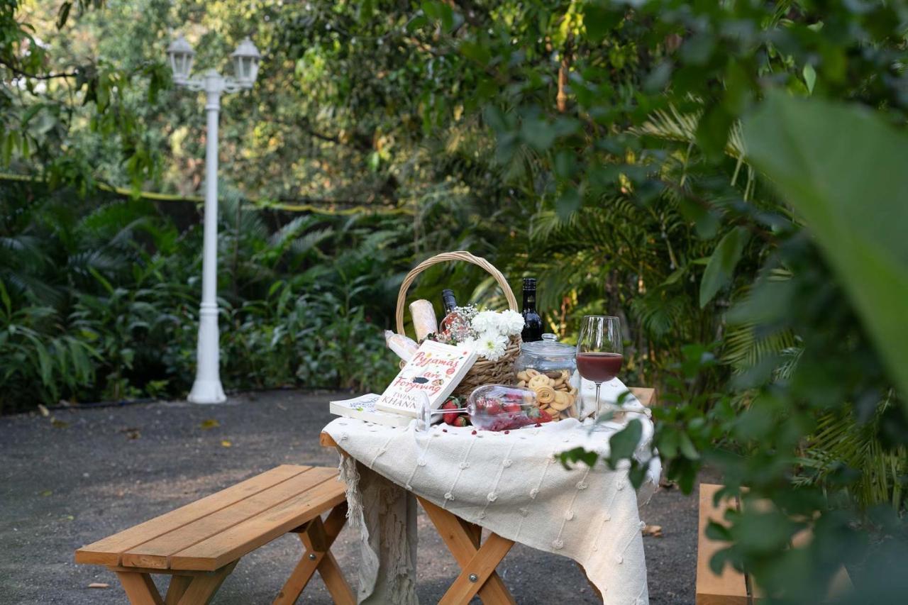 Stayvista At The Charcoal Villa Luxury Collection Alībāg Εξωτερικό φωτογραφία